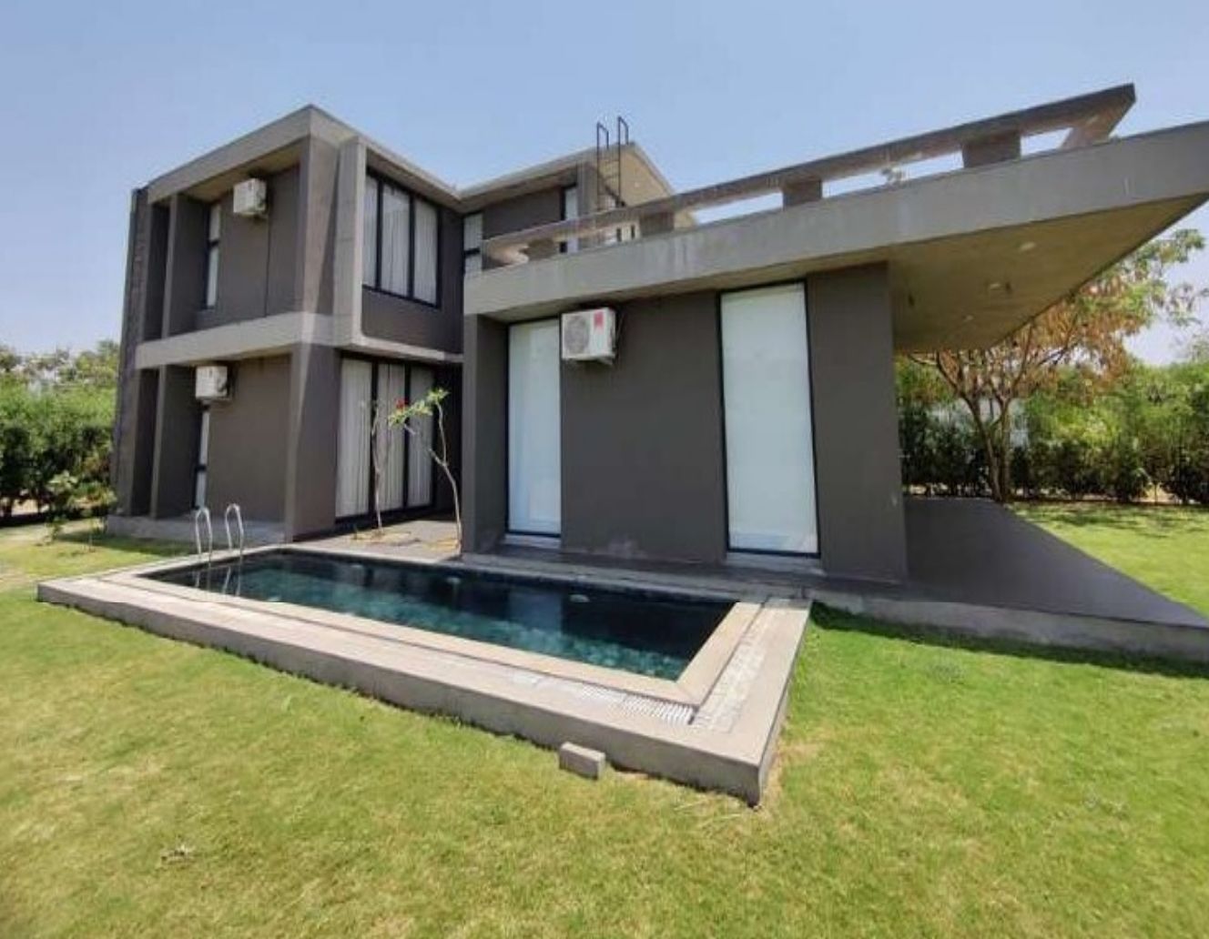 Bungalow at Glade One, Sanand